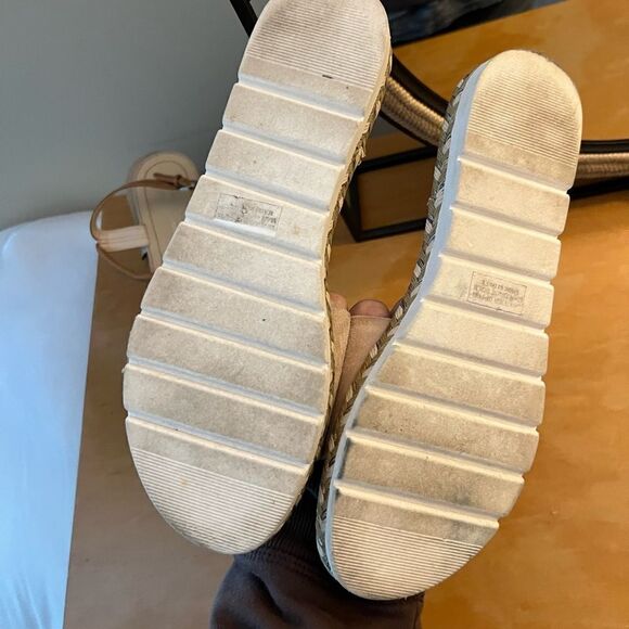 Gorgeous Andre Assous Studded Sandals 9 Excellent Condition - Picture 3 of 4